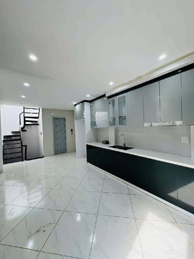 BÁN NHÀ CÁCH Ô TÔ & PHỐ LÁNG TRUNG 30m_5.5 TẦNG THANG MÁY_ 34m2_NGÕ NÔNG THÔNG_NHÀ MỚI ĐẸP Ở NGAY_hơn 8 tỷ